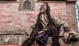 91年老阿姨在郑成功雕像直播,深情讲述历史故事